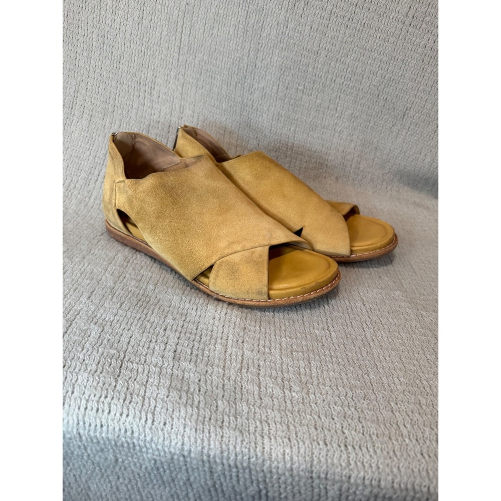 Sofft Suede Flat Sandals Womens 7.5 M Yellow Cross Strap Back Zip Boho Chic